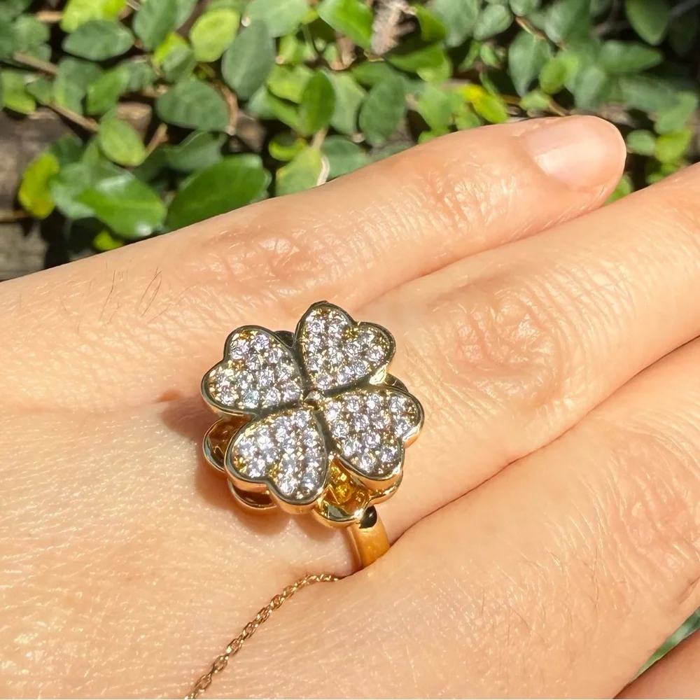 Gold Clover Ring with Crystals Anxiety Ring

Spinning ring - Picture 4 of 7
